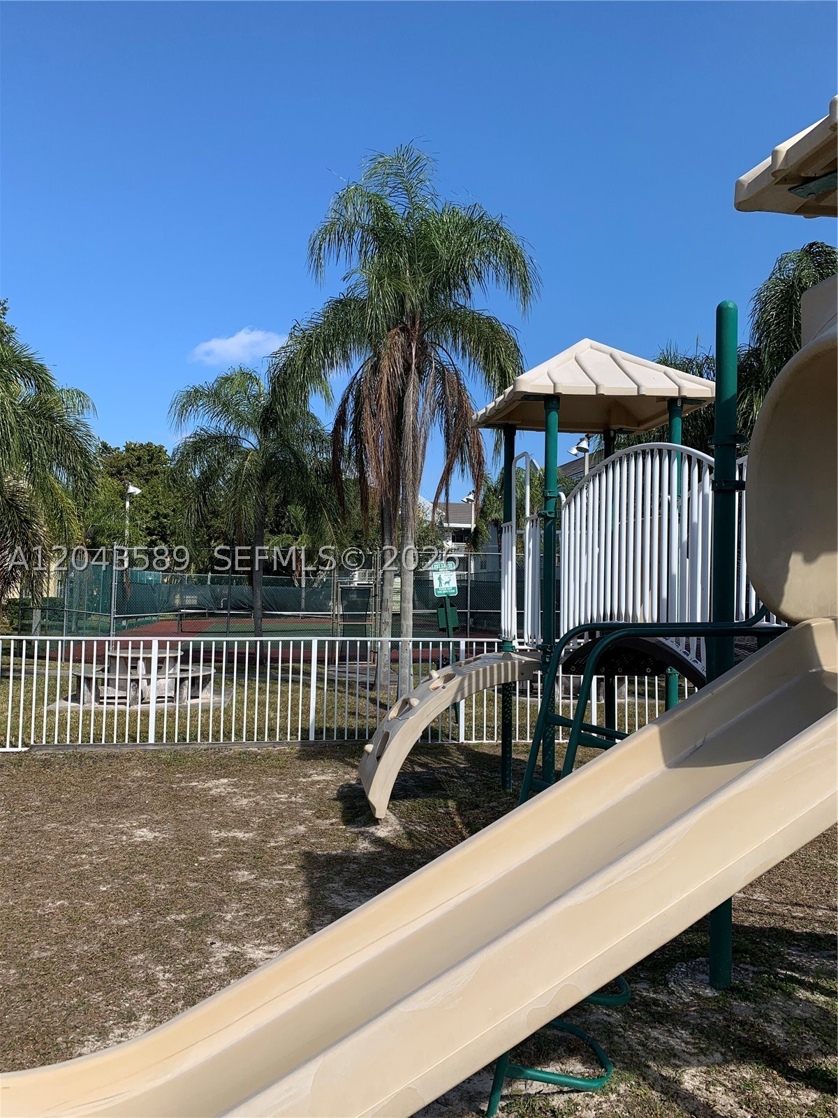 LE CLUB AT OLD CUTLER CON - Residential