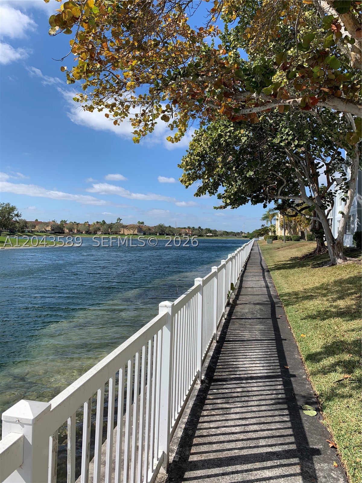 LE CLUB AT OLD CUTLER CON - Residential