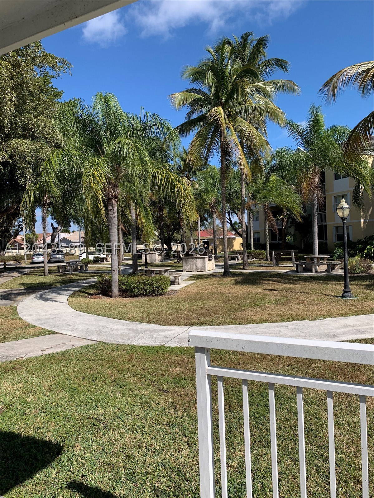 LE CLUB AT OLD CUTLER CON - Residential