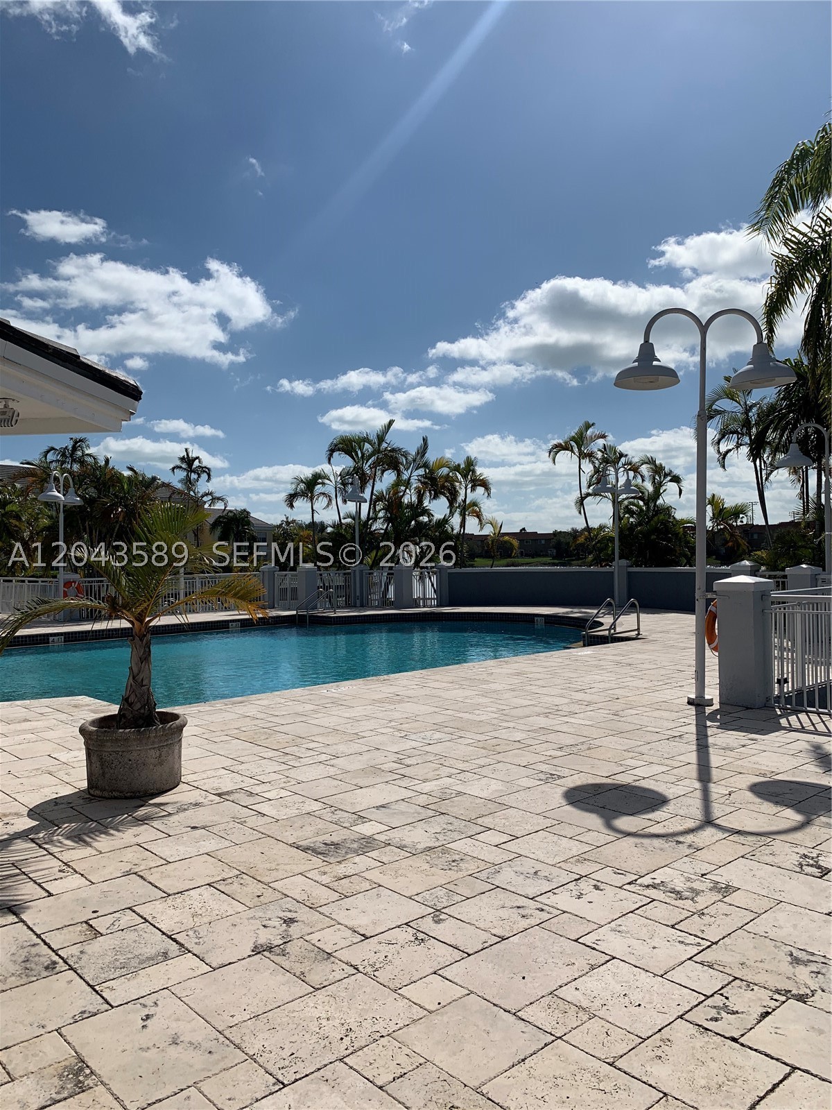 LE CLUB AT OLD CUTLER CON - Residential