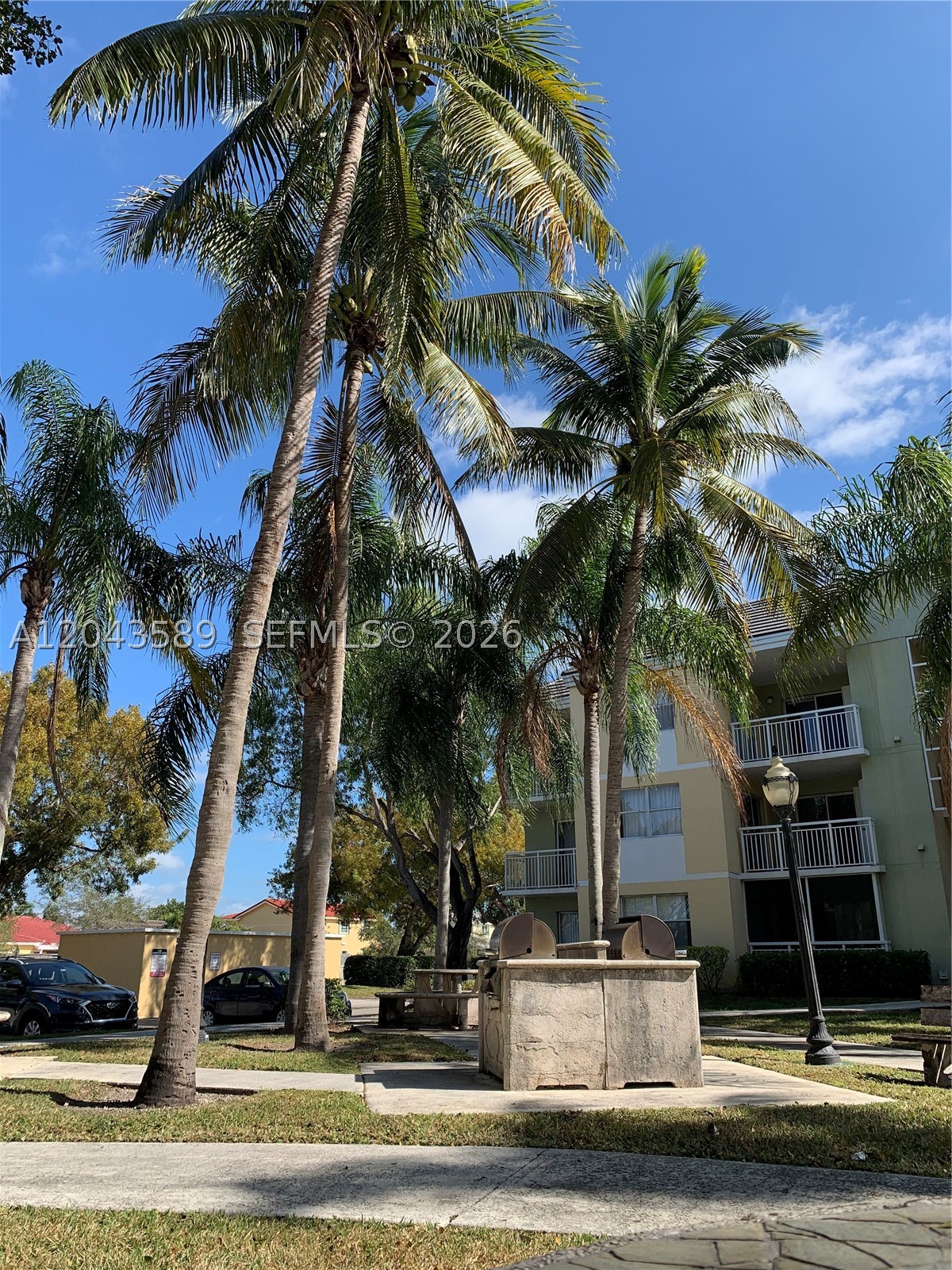 LE CLUB AT OLD CUTLER CON - Residential