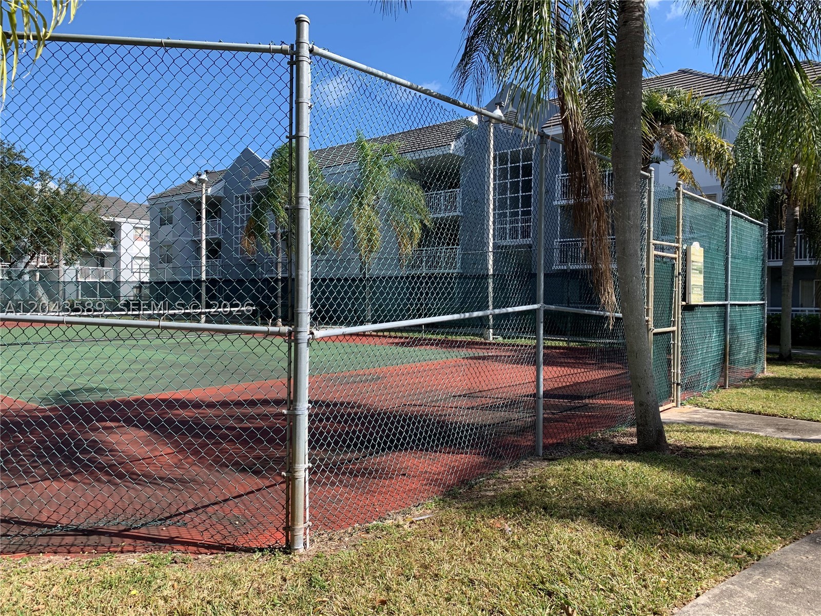 LE CLUB AT OLD CUTLER CON - Residential