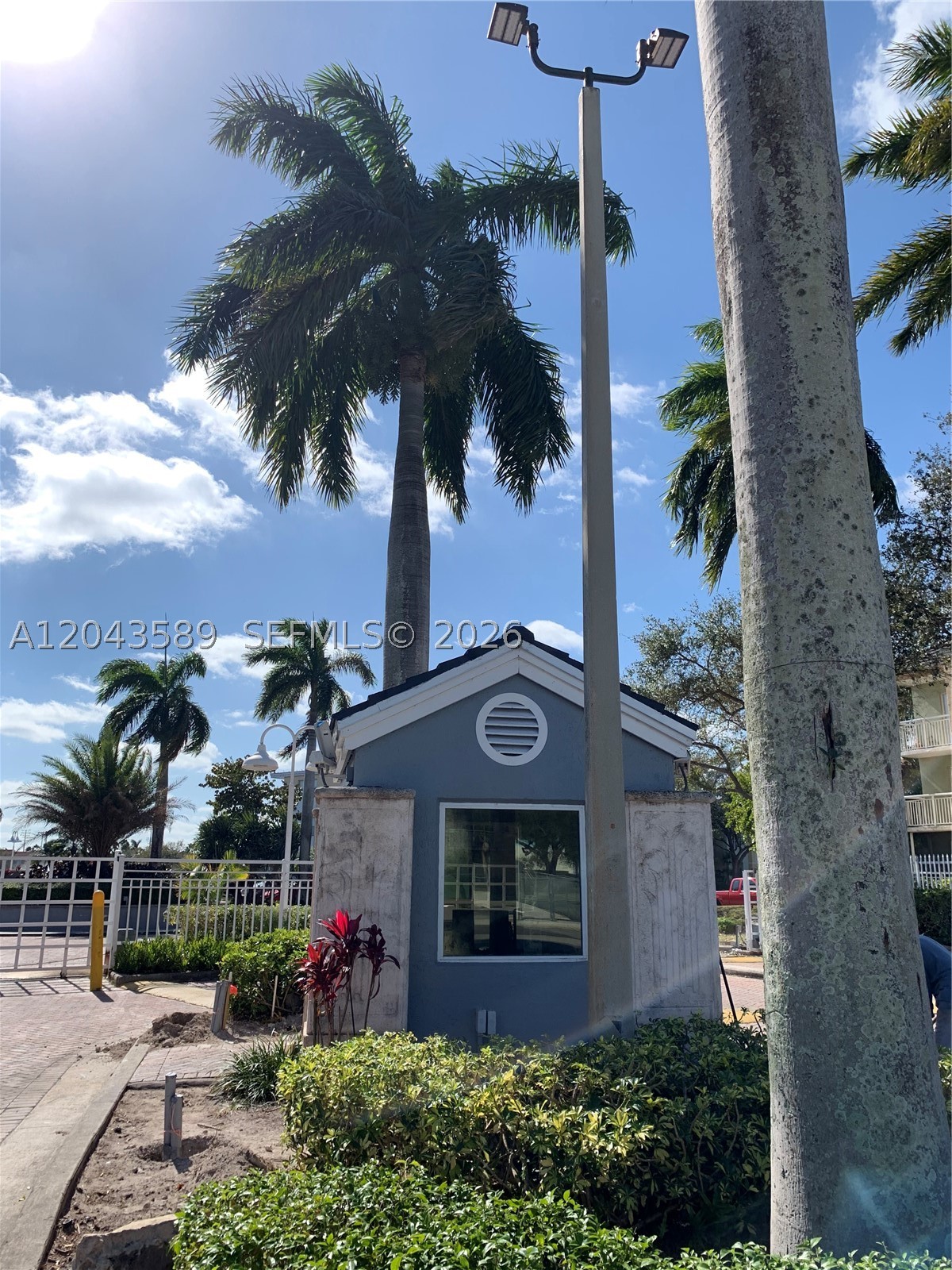 LE CLUB AT OLD CUTLER CON - Residential