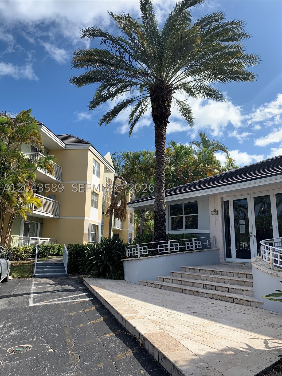 LE CLUB AT OLD CUTLER CON - Residential