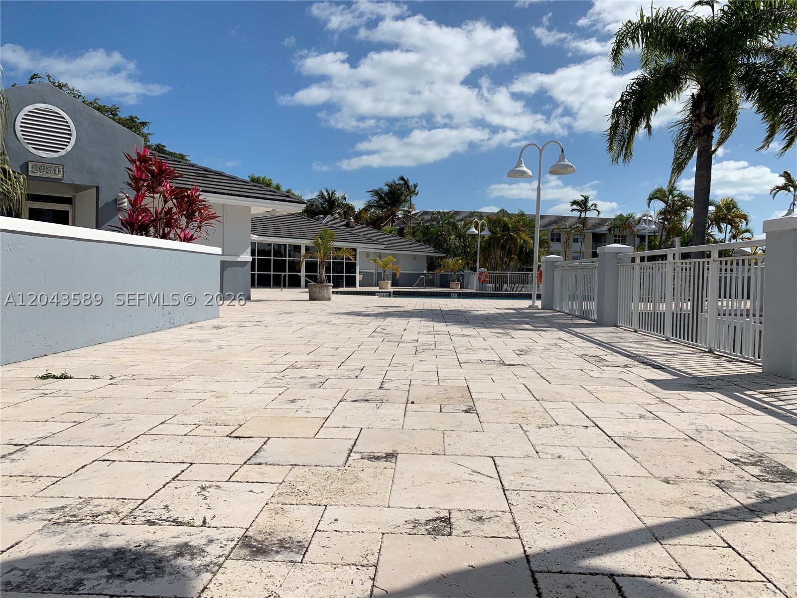 LE CLUB AT OLD CUTLER CON - Residential