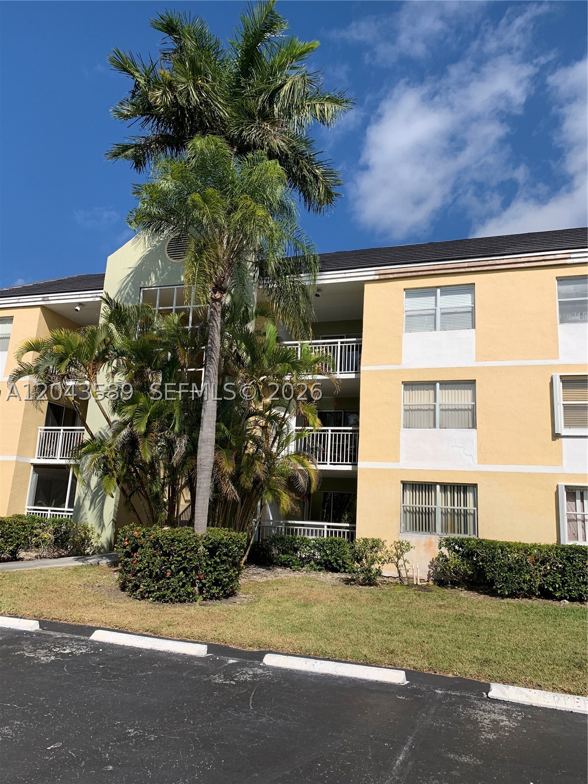 LE CLUB AT OLD CUTLER CON - Residential