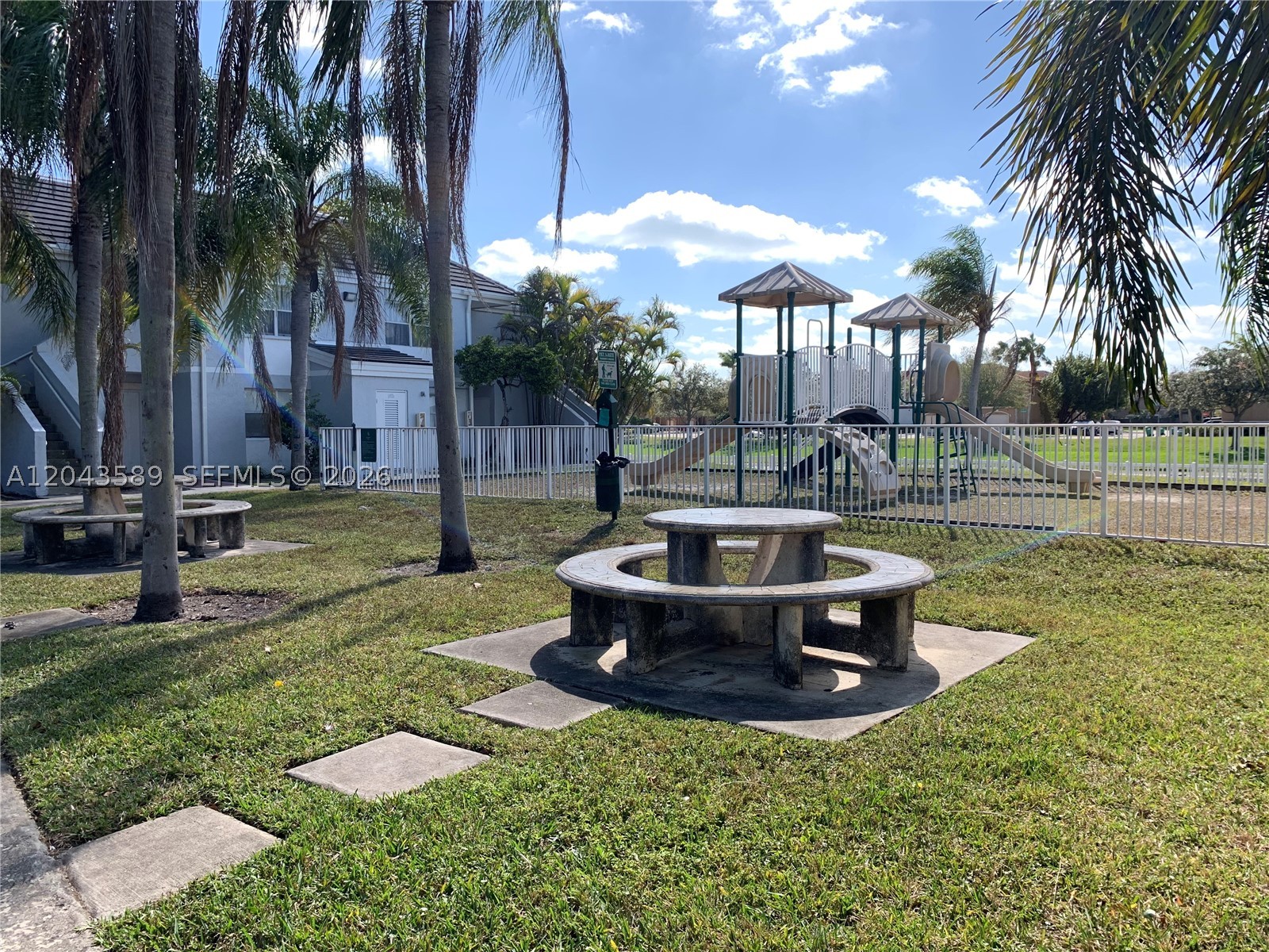 LE CLUB AT OLD CUTLER CON - Residential