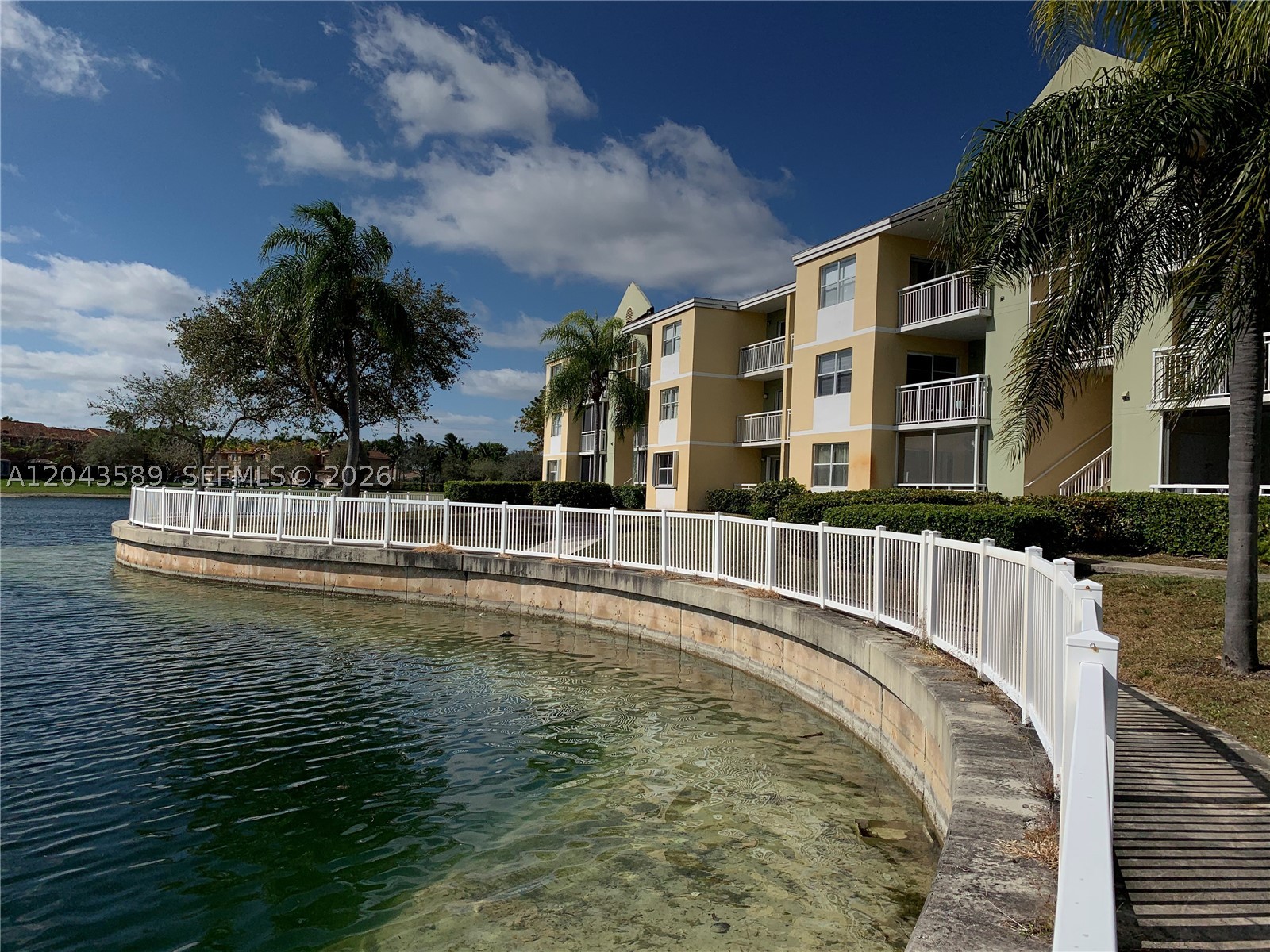 LE CLUB AT OLD CUTLER CON - Residential