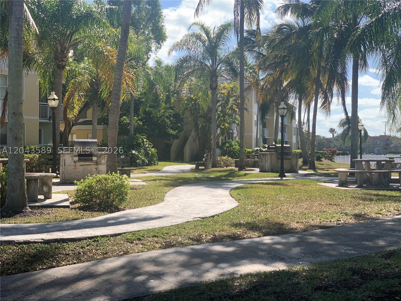 LE CLUB AT OLD CUTLER CON - Residential
