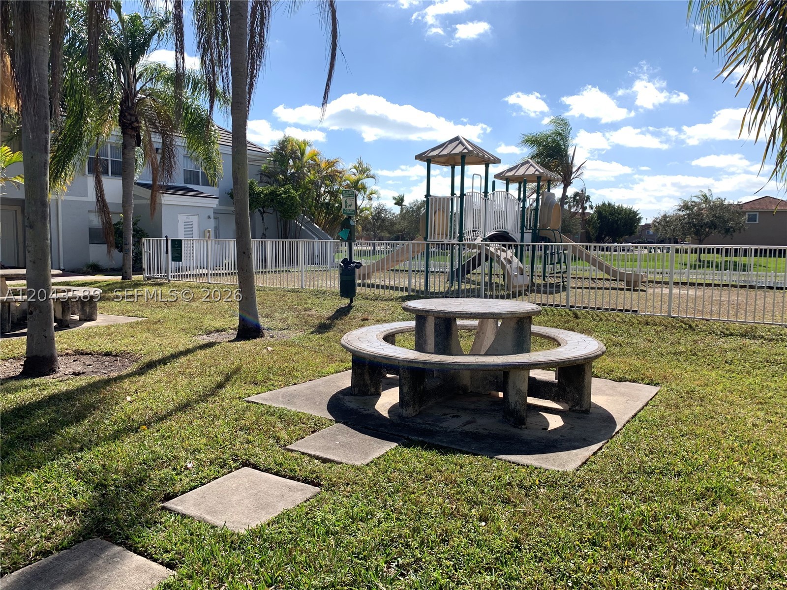 LE CLUB AT OLD CUTLER CON - Residential