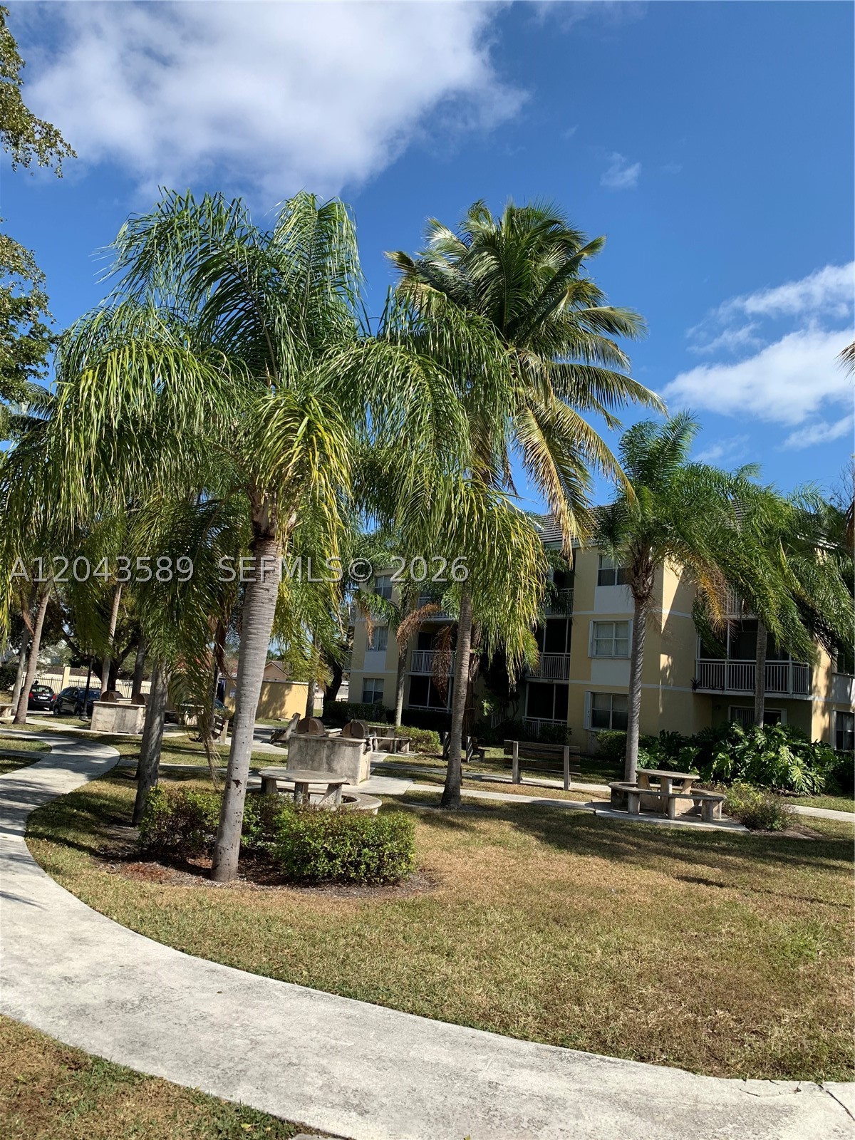 LE CLUB AT OLD CUTLER CON - Residential