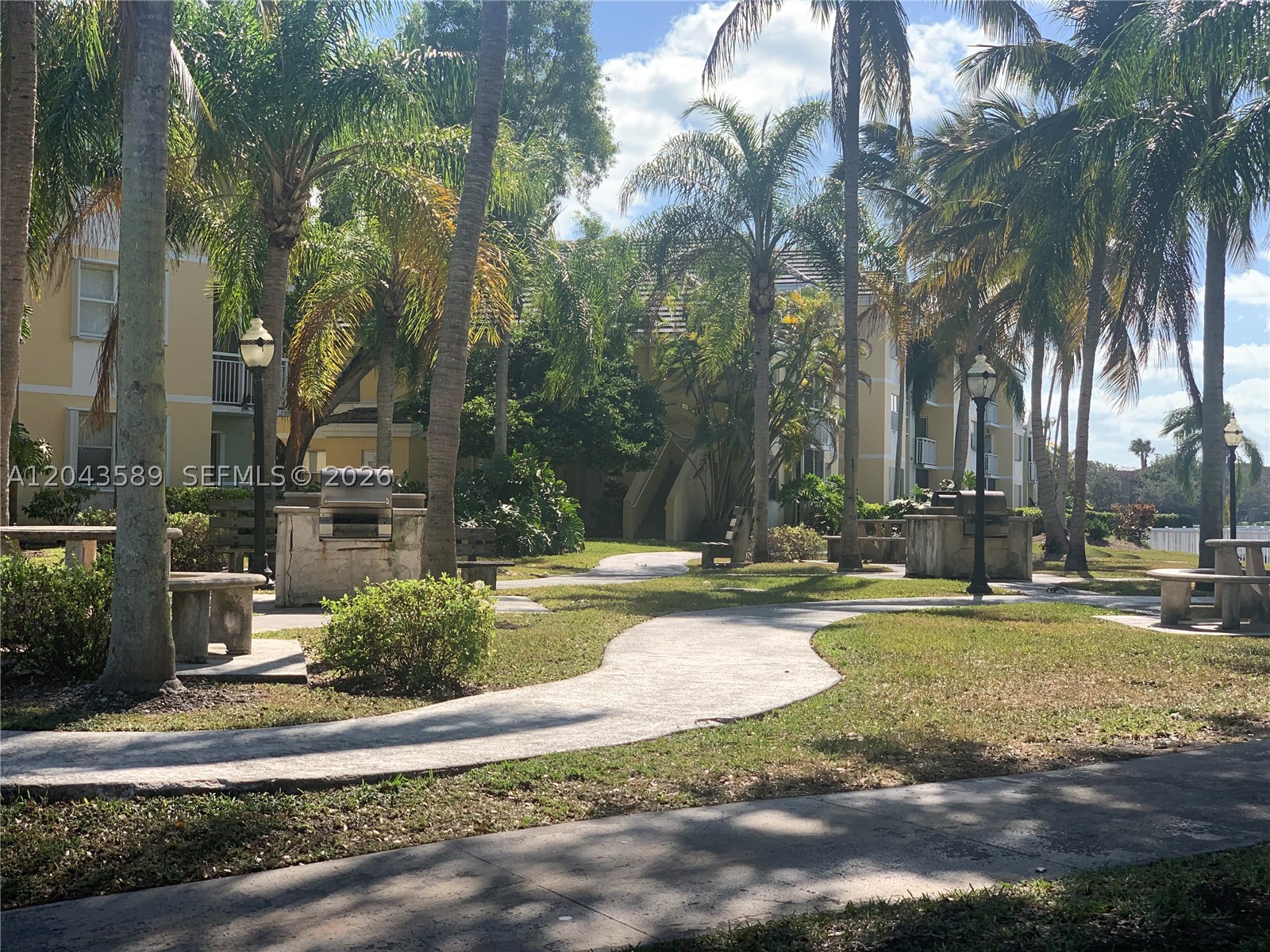 LE CLUB AT OLD CUTLER CON - Residential