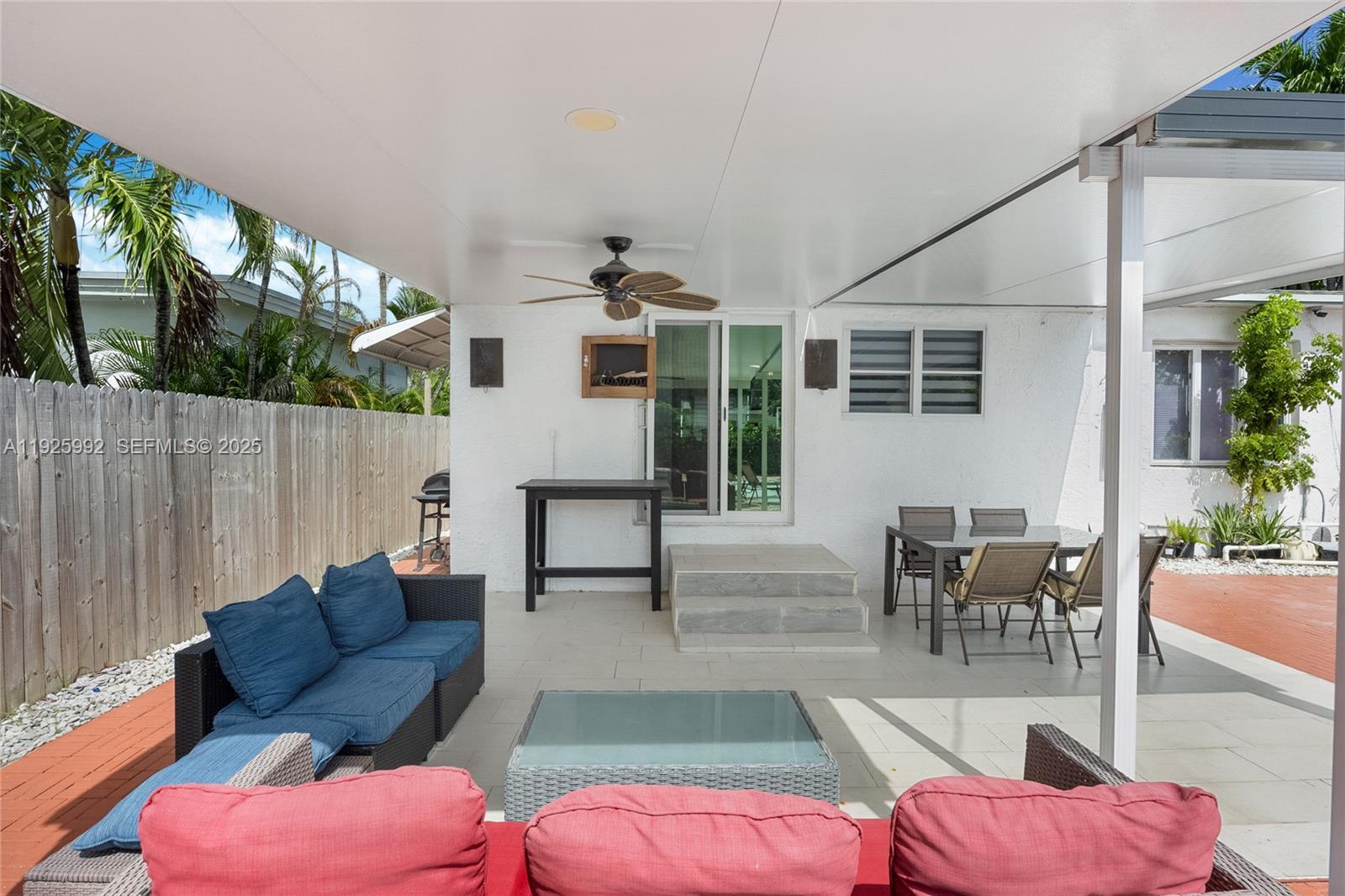 HOLLYWOOD PARK - Residential