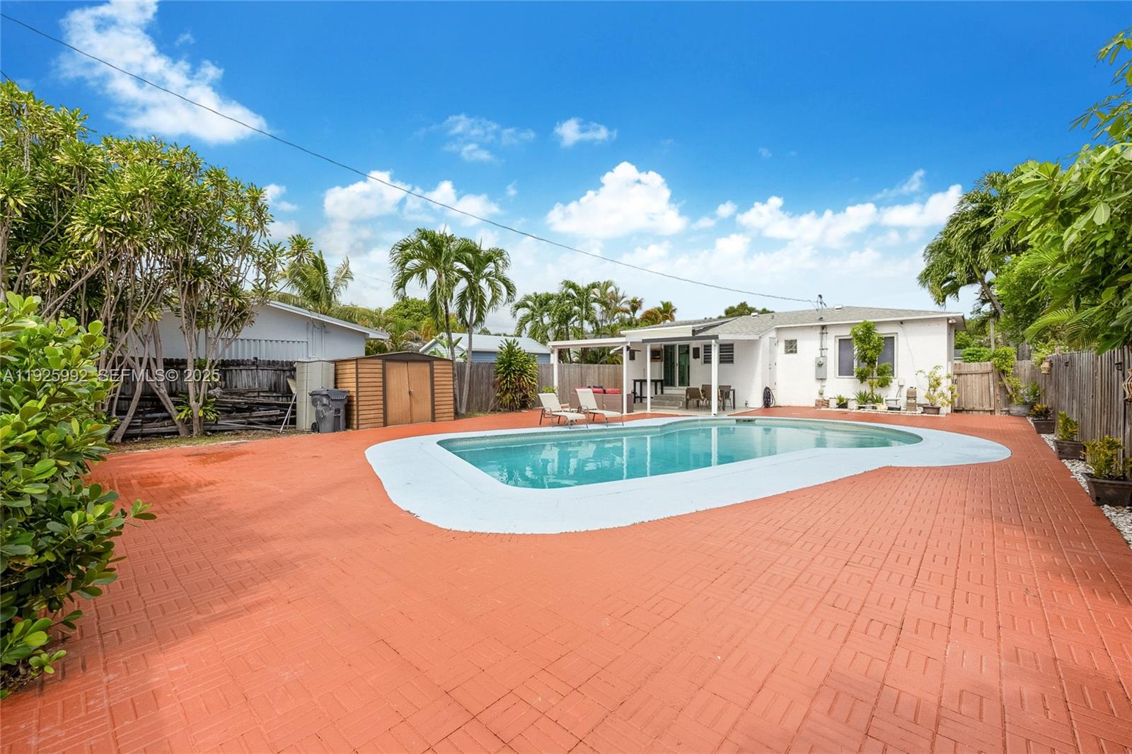 HOLLYWOOD PARK - Residential