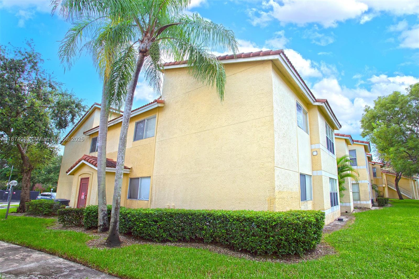 ISLES AT LAGO MAR CONDO - Residential Lease