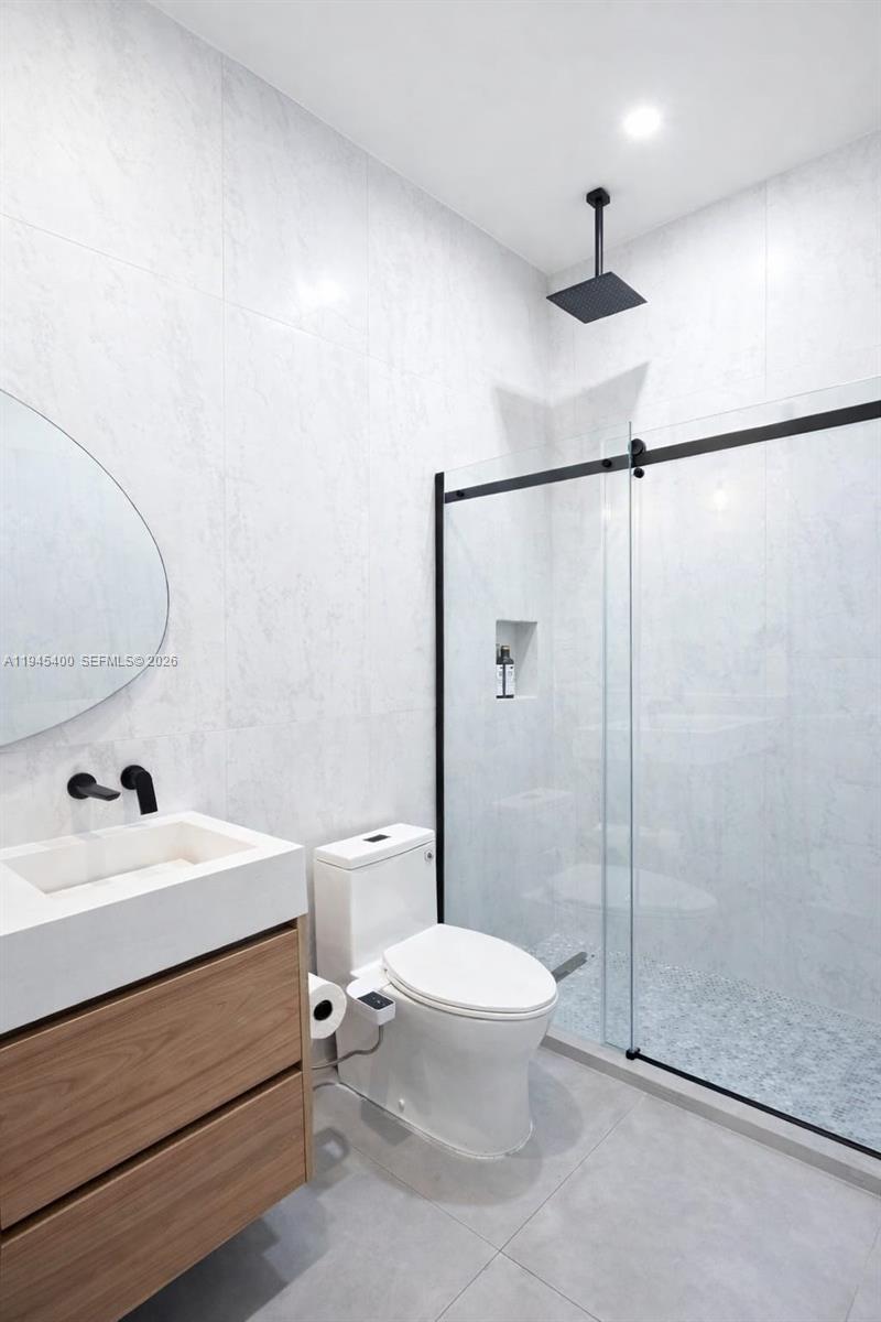 ELLAS LITTLE ACRES 1ST AD - Residential