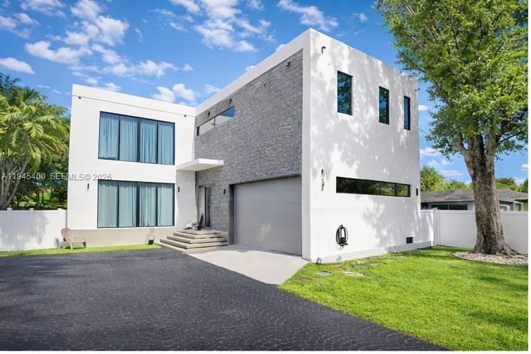 ELLAS LITTLE ACRES 1ST AD - Residential