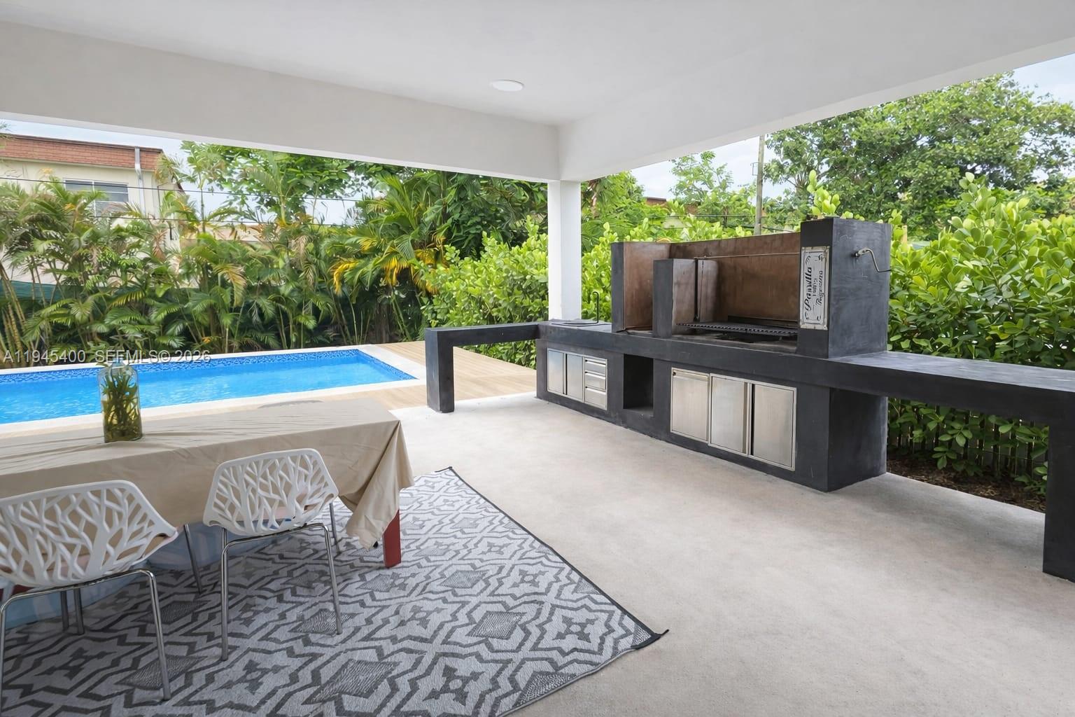 ELLAS LITTLE ACRES 1ST AD - Residential
