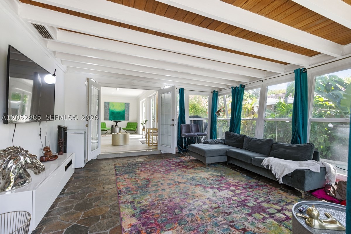 TREASURE ISLAND - Residential