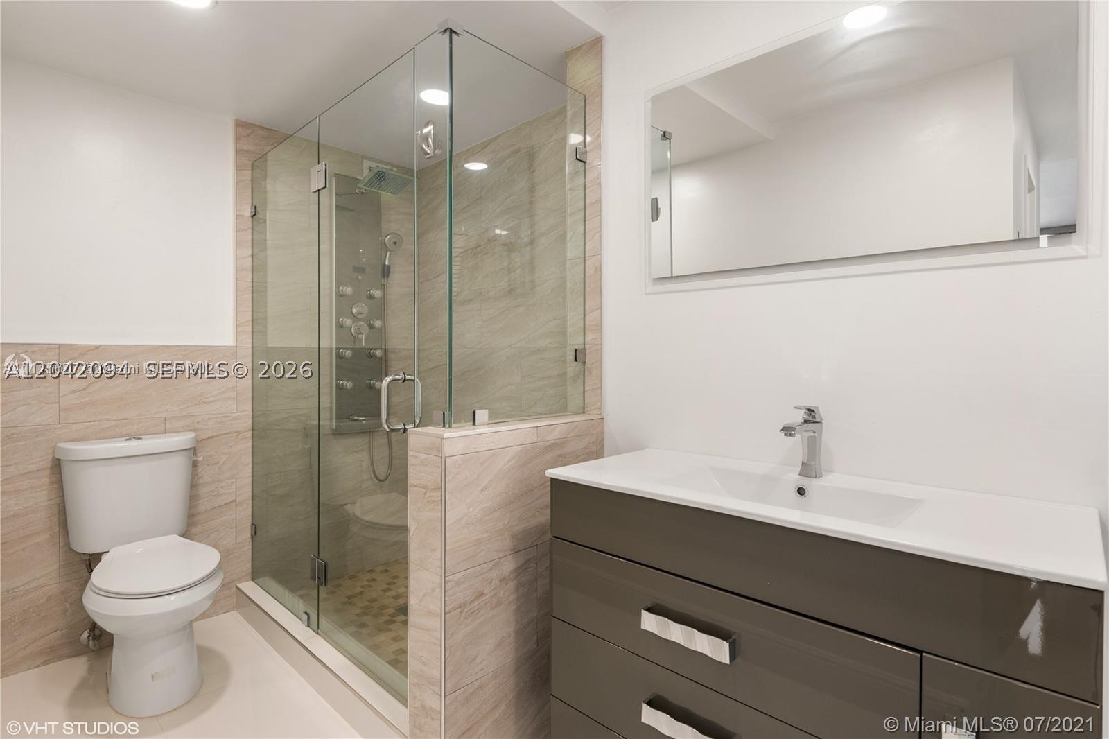 ALEXANDER TOWERS CONDO - Residential Lease