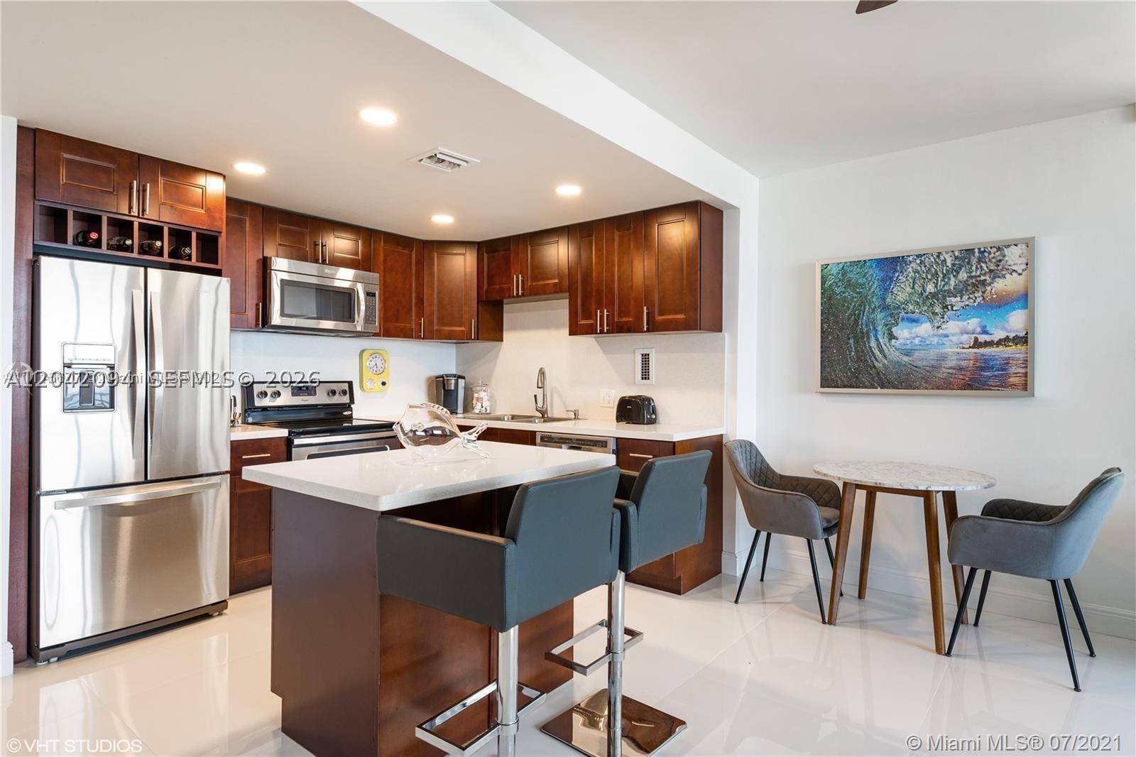 ALEXANDER TOWERS CONDO - Residential Lease