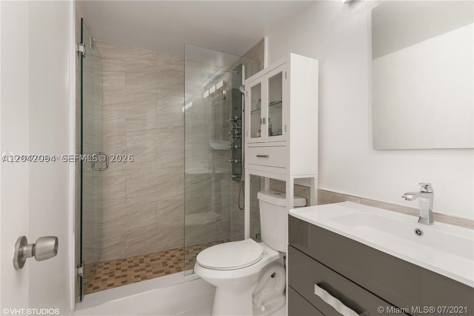 ALEXANDER TOWERS CONDO - Residential Lease