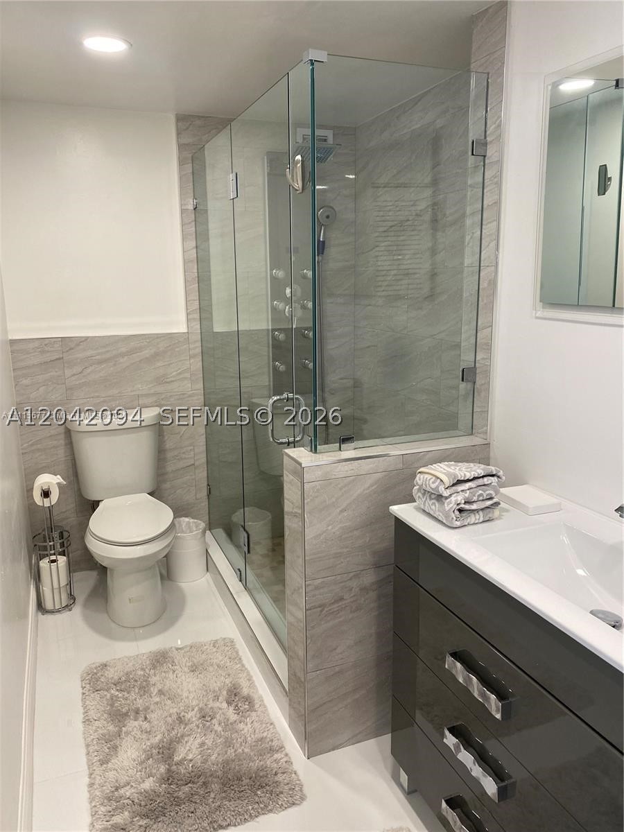 ALEXANDER TOWERS CONDO - Residential Lease