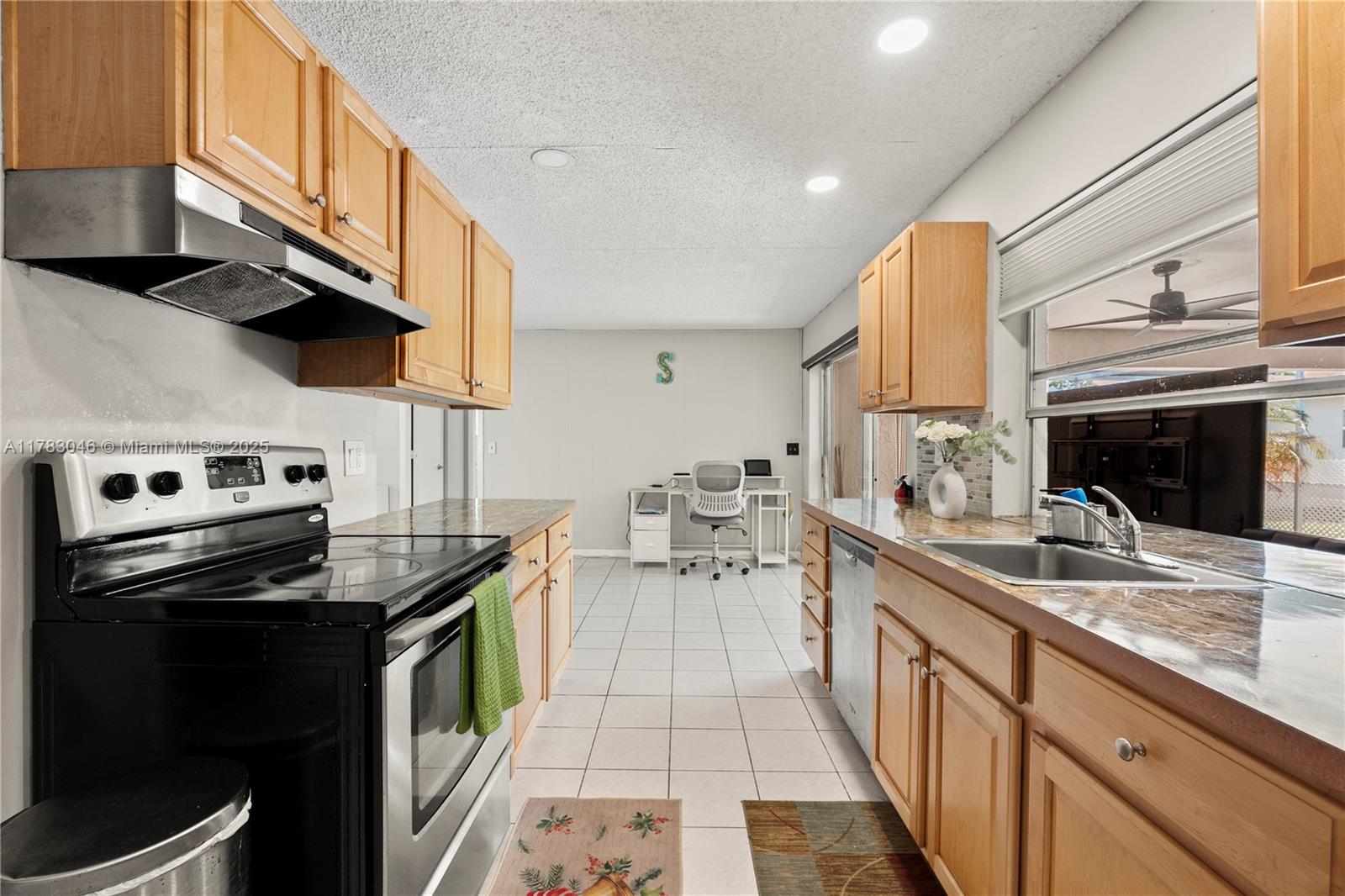 CRYSTAL LAKE 4TH SEC - Residential