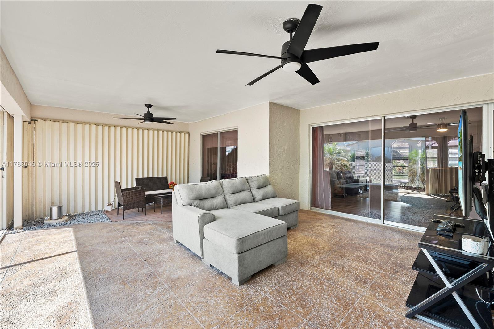CRYSTAL LAKE 4TH SEC - Residential