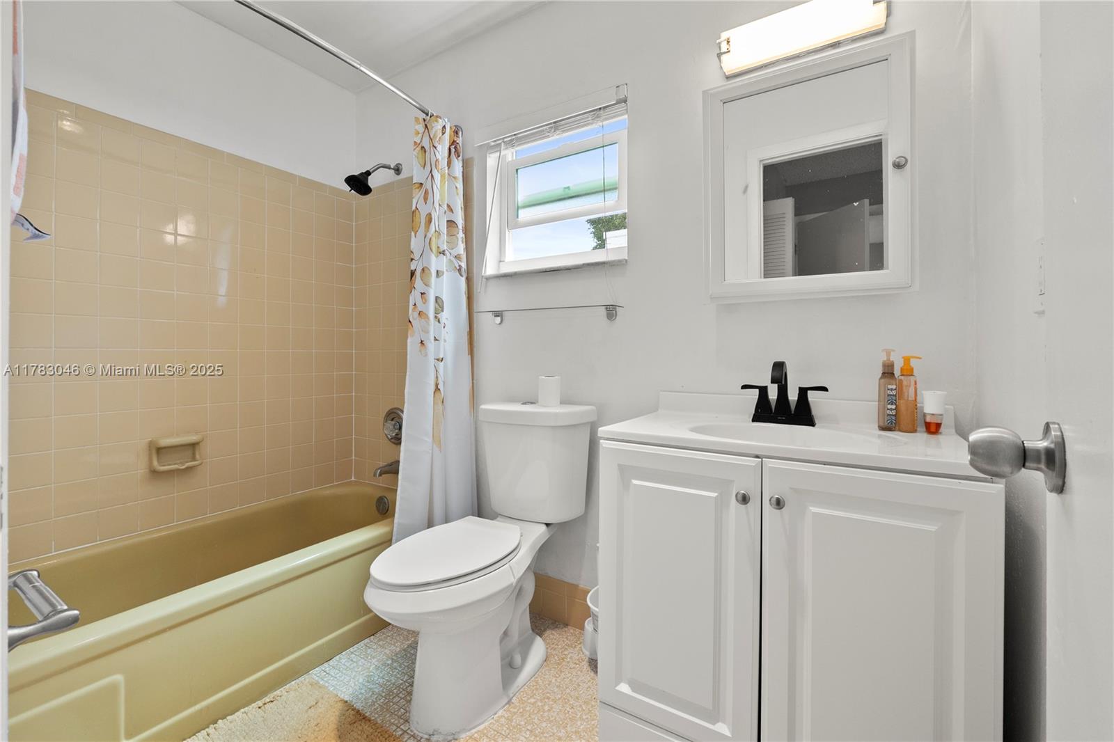 CRYSTAL LAKE 4TH SEC - Residential