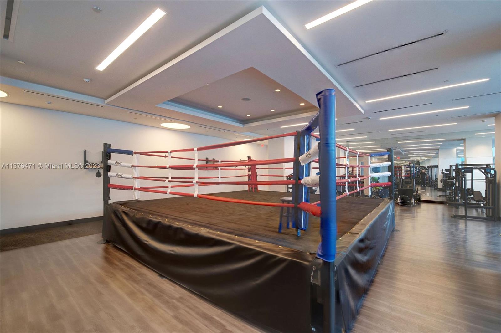 PARAMOUNT MIAMI WORLDCENT - Residential Lease