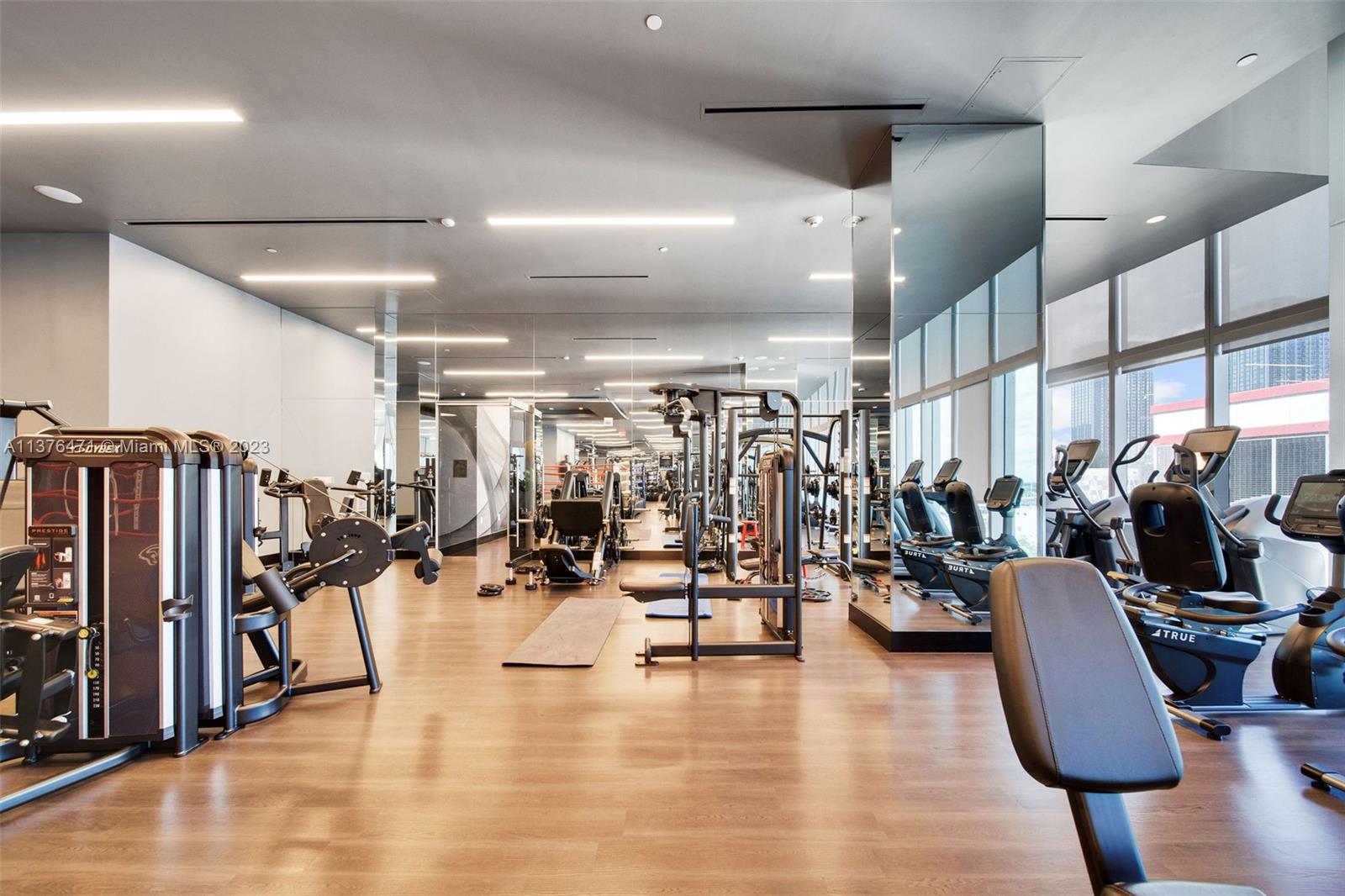 PARAMOUNT MIAMI WORLDCENT - Residential Lease