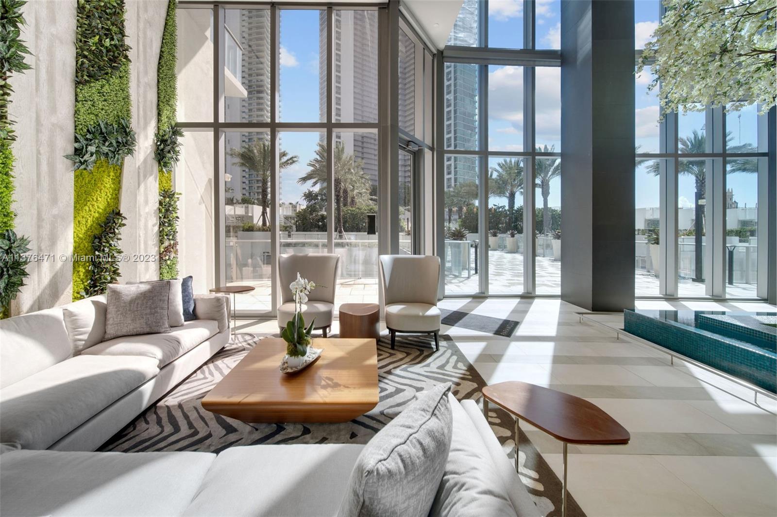 PARAMOUNT MIAMI WORLDCENT - Residential Lease