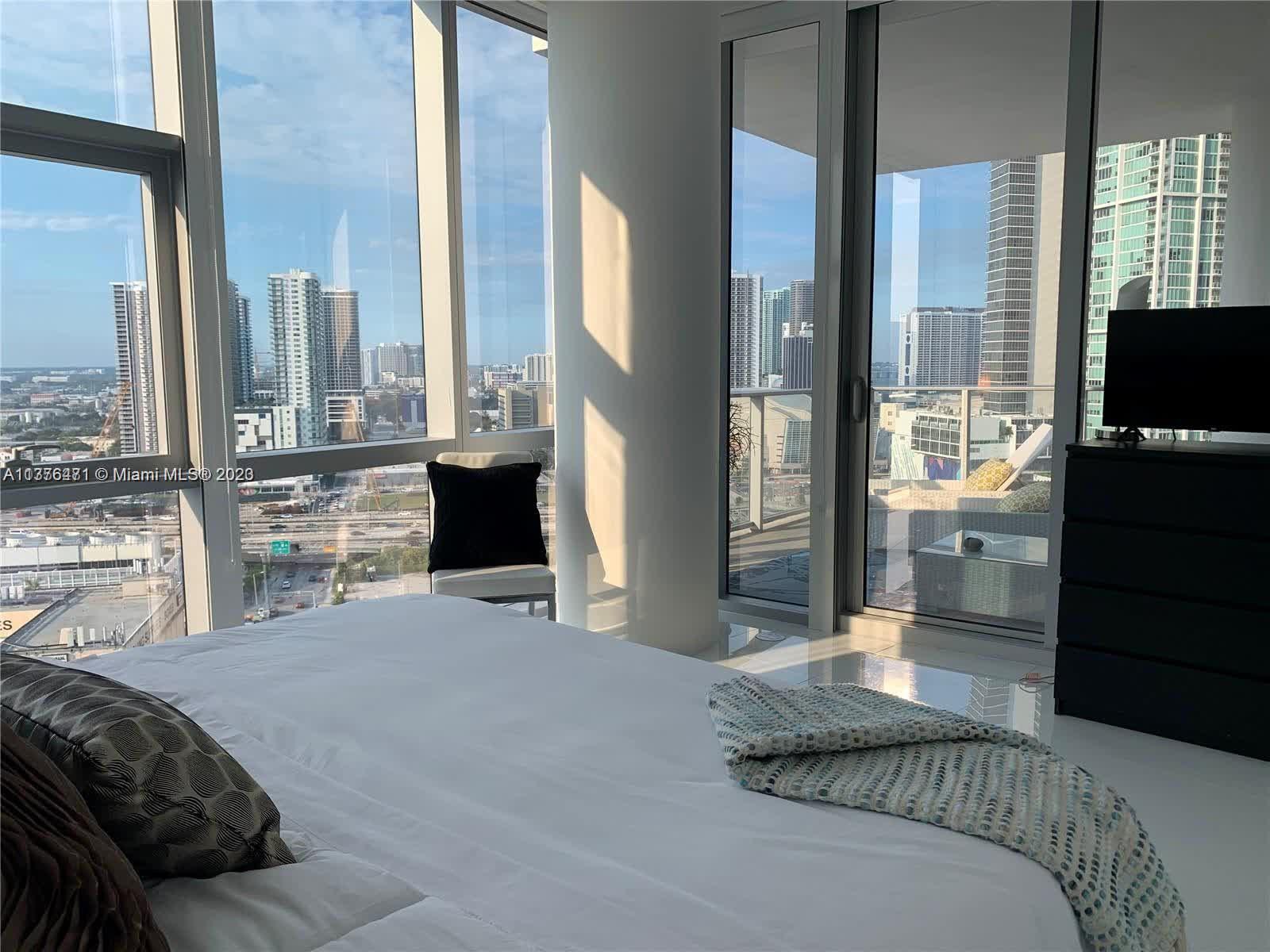 PARAMOUNT MIAMI WORLDCENT - Residential Lease