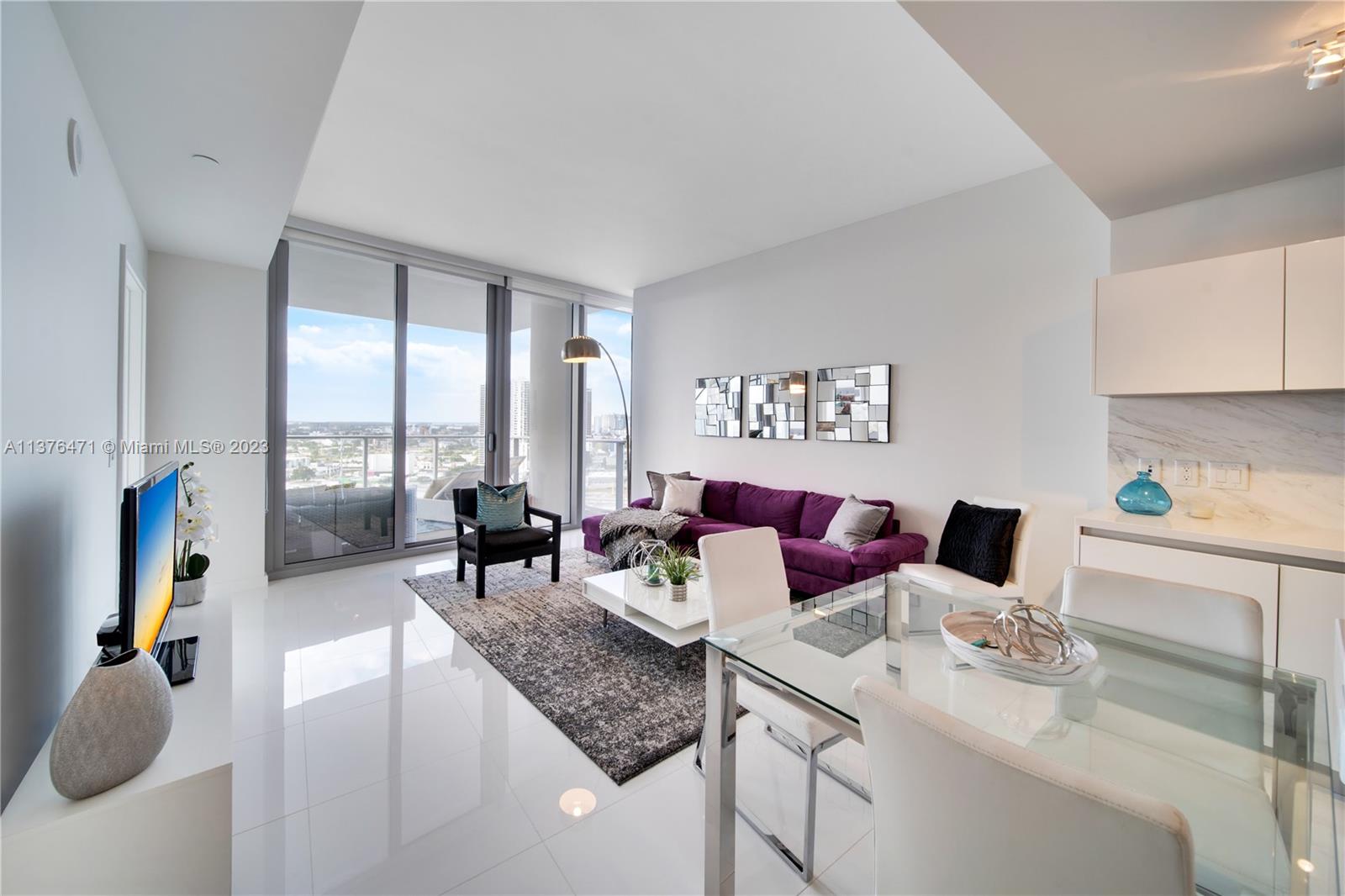 PARAMOUNT MIAMI WORLDCENT - Residential Lease