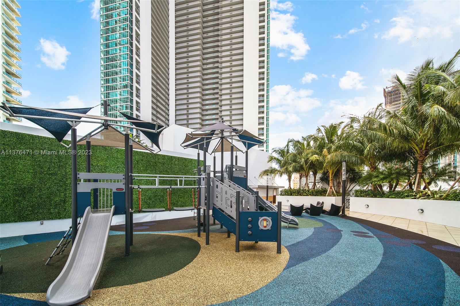PARAMOUNT MIAMI WORLDCENT - Residential Lease