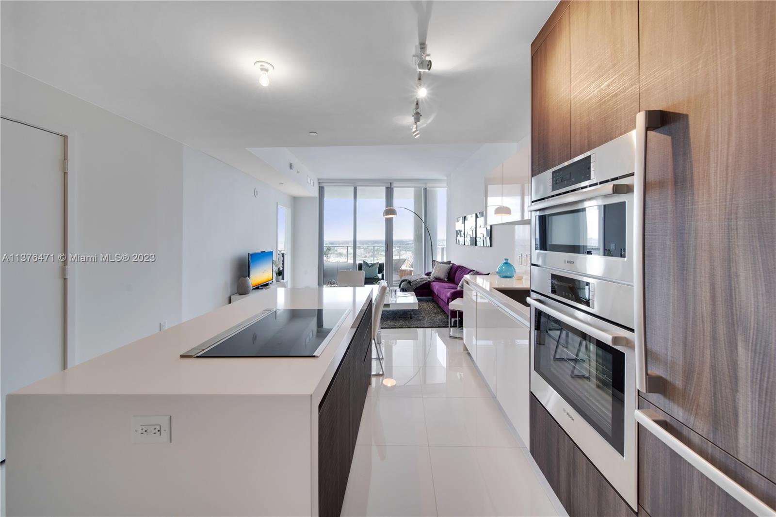 PARAMOUNT MIAMI WORLDCENT - Residential Lease