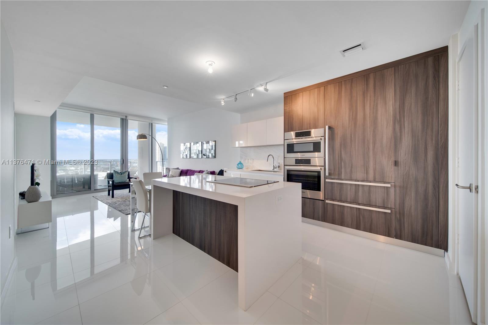 PARAMOUNT MIAMI WORLDCENT - Residential Lease