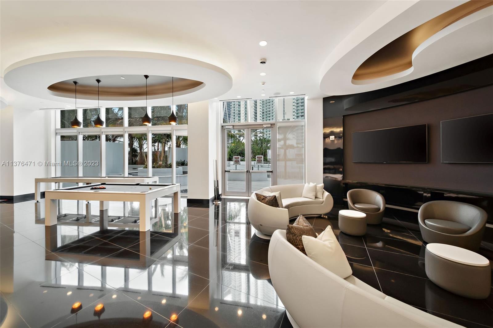 PARAMOUNT MIAMI WORLDCENT - Residential Lease