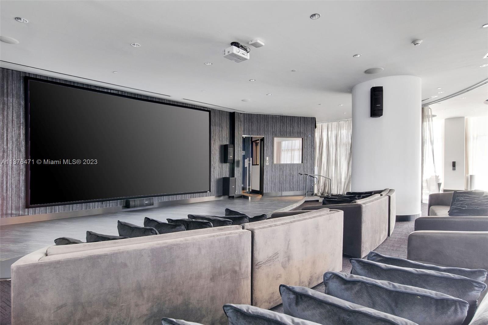 PARAMOUNT MIAMI WORLDCENT - Residential Lease