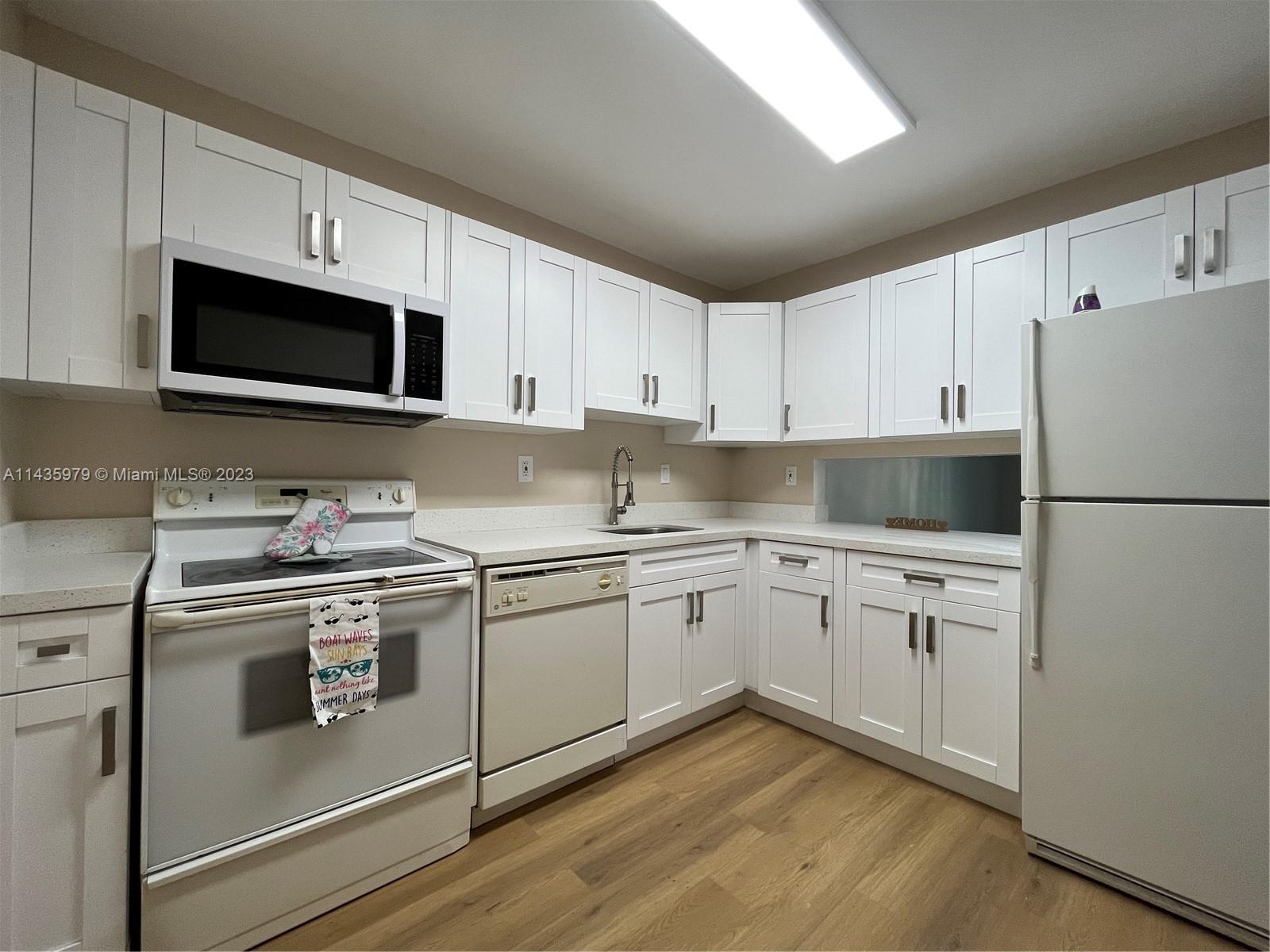 LAKEWOOD ON THE GREEN - Residential Lease