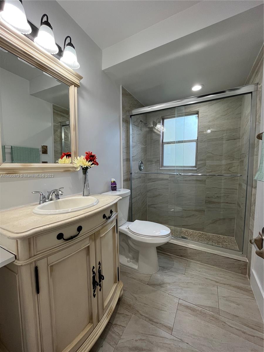 LAKEWOOD ON THE GREEN - Residential Lease