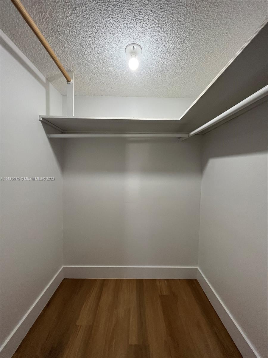 LAKEWOOD ON THE GREEN - Residential Lease