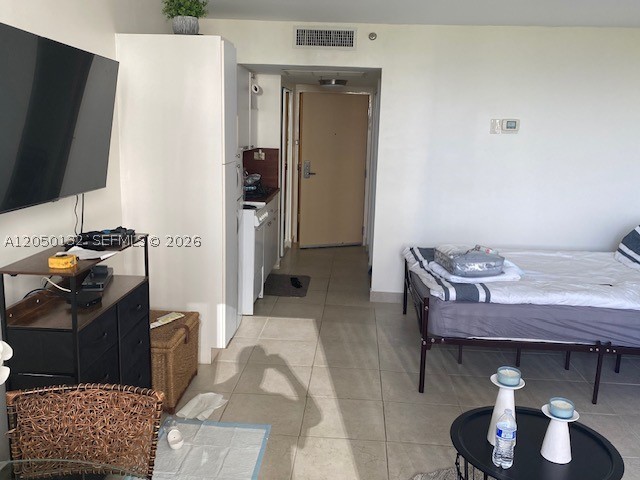 LOCATION! LOCATION! PARTIAL CITY/OCEAN VIEW, OCEAN FRONT CONDO. IMPORTANT OF THIS UNIT BELONG TO THE 25% PERMANENT RESIDENT AND CAN BE RENTED DAILY,WEEKLY,MONTHLY AND EVEN YEARLY!! BESIDES THIS UNIT IF RENTED FOR 6 MONTHS NO NEED TO PAY FOR PARKING AND THE 13% AND TAX RESORT FREE SO YOUR TENANT WILL SAVE A LOT OF MONEY TO PAY. BUILDING RECENTLY RENOVATED NEW IMPACT WINDOWS ! ALSO NEW AC! 24 HOURS SECURITY!! . SITUATED WALKING DISTANCE TO PUBLIX, AVENTURA MALL, AND SUNNY ISLES PARK. MAINTENANCE COVER VALET PARKING, WATER INSURANCE INTERNET WIFI ELECTRICITY AND CABLE TV. THIS UNIT IS NOT IN THE HOTEL PROGRAM. AMENITIES: GYM POOL BAR RESTAURANT SAUNA LAUNDRY ROOM. PETS ALLOWANCE.