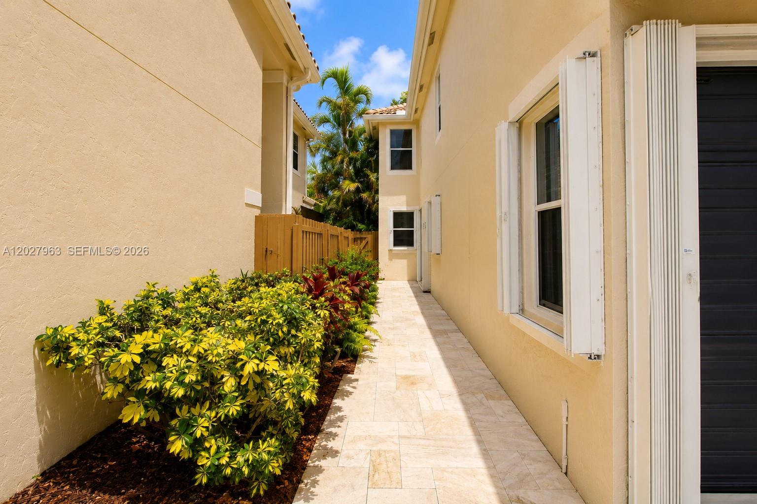 BANYANS OF ARVIDA COUNTRY - Residential