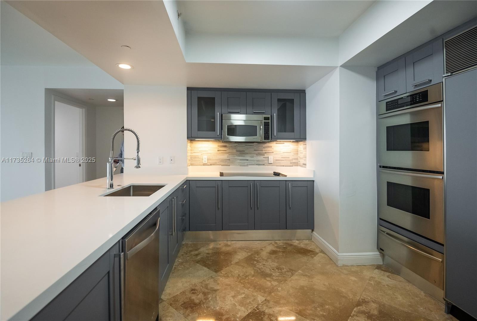 THE PENINSULA II CONDO - Residential