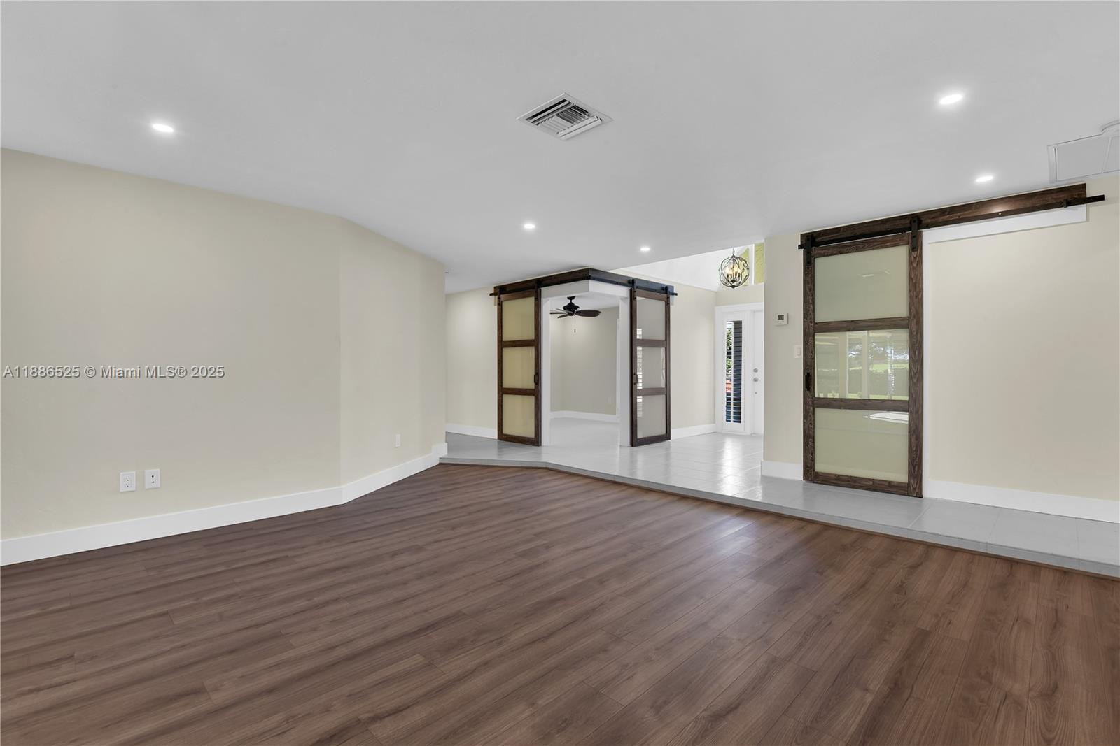 PALM RIVER ESTATES - Residential