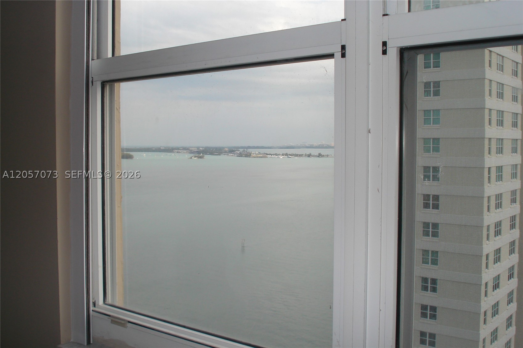 ISOLA CONDO - Residential