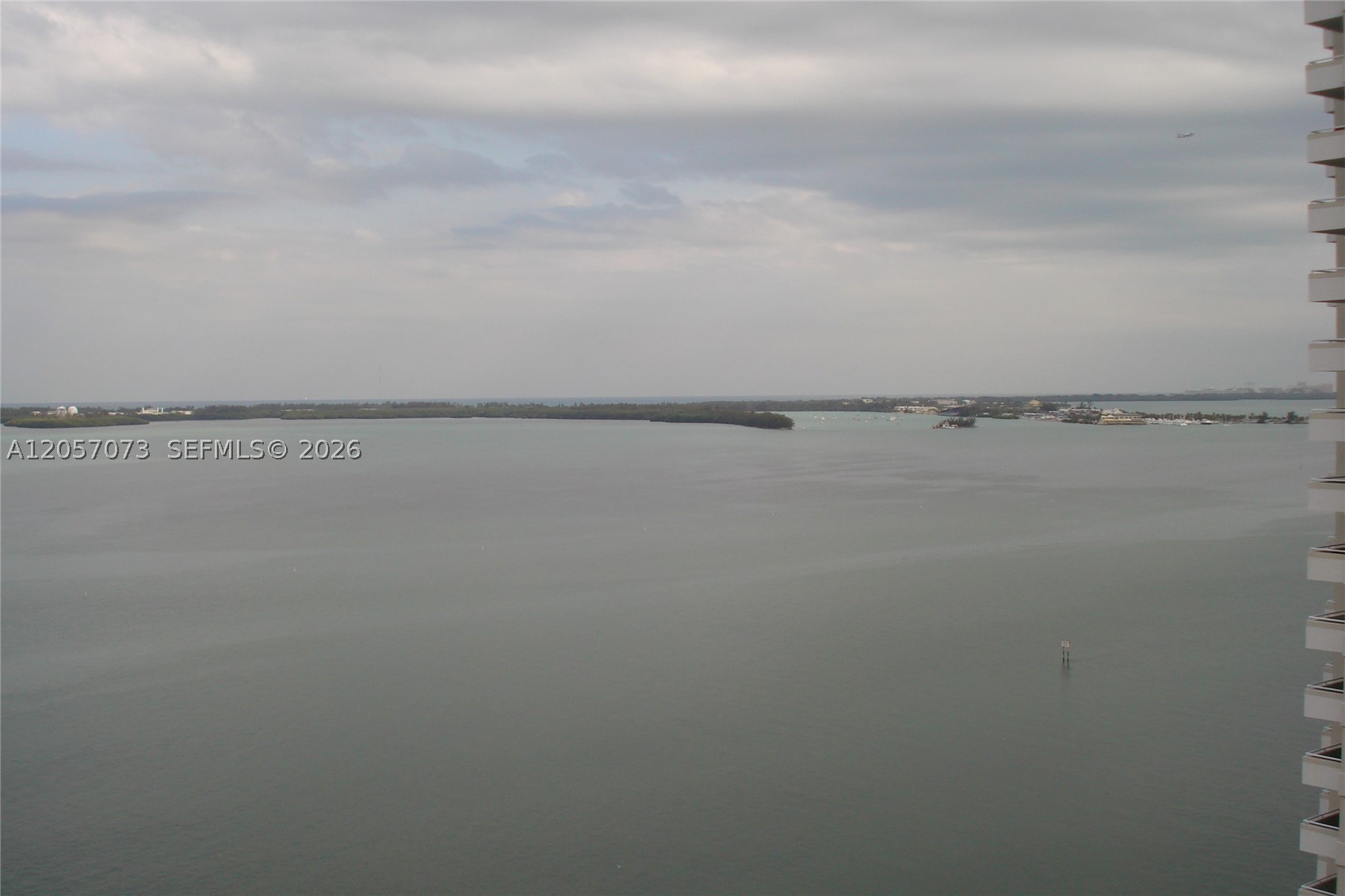Great 1 bedroom 1 bathroom apartment with gorgeous views of the bay and city of Miami skylights. Totally remodeled, marble floors throughout, ss appliances, granite countertop, contemporary furniture excellent decoration taste ready to move in to enjoy the private lifestyle of Brickell Key. Centrally located within walking distance to Brickell Ave, Brickell City Centre Mall, financial district, metro mover
restaurants, Brickell Village, etc.