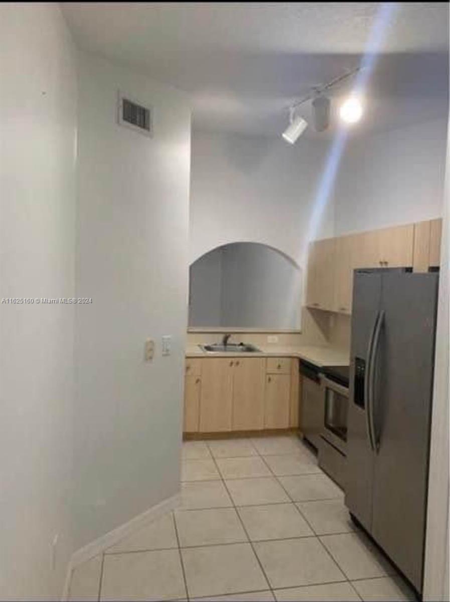 VENETIA GARDENS SOUTH CON - Residential Lease